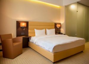 Single Room Modern Hotel Bedroom Furniture , Hotel Guest Room Furniture