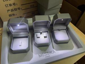 Quality Latch Closed custom jewelry packaging Traditional Contemporary Style for sale