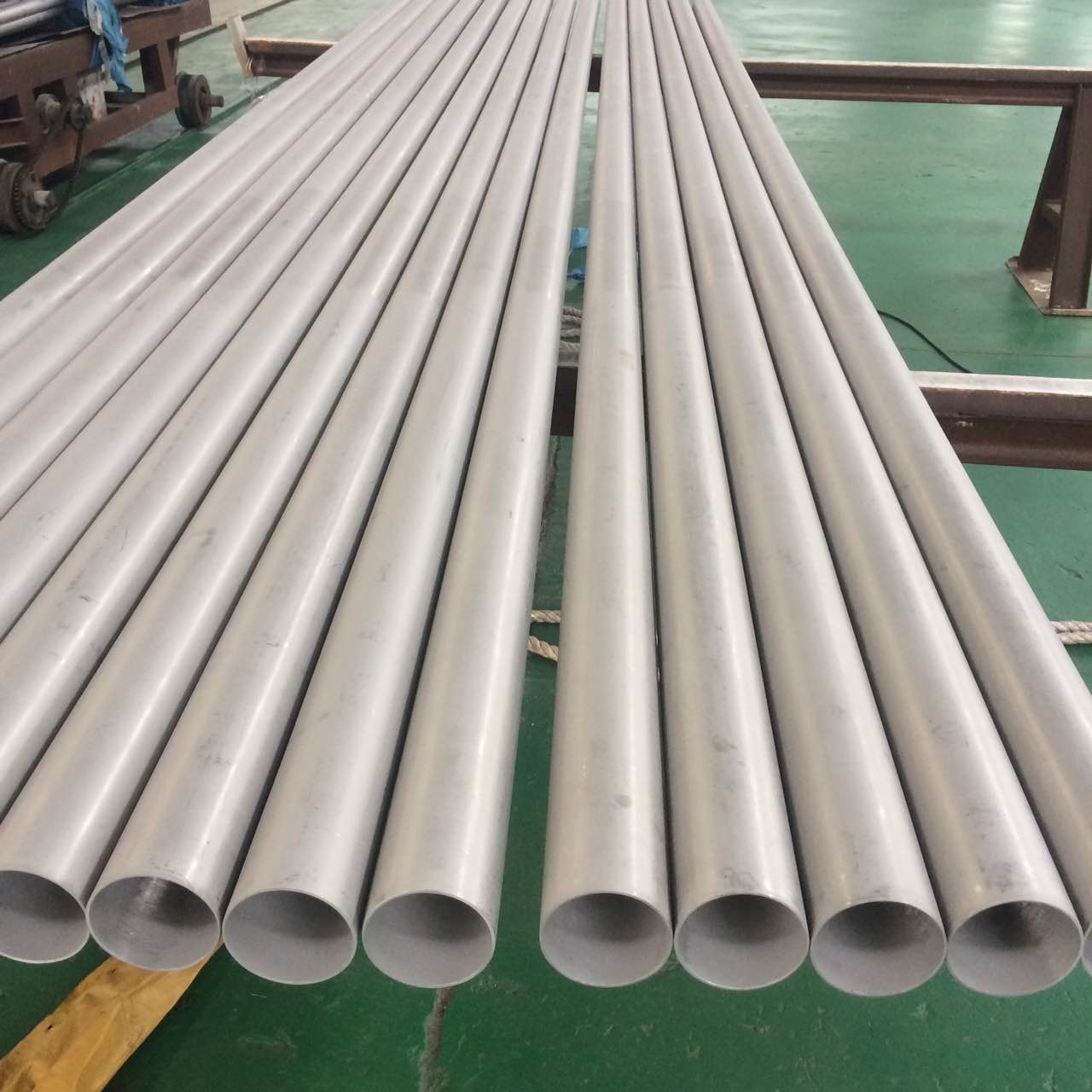 Quality 409 347h 304 Ss Seamless Pipe 4.5 Inch 4 Inch 304 Seamless Tubing 0.1-10mm for sale