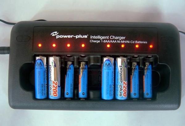 DC 12V / 1A 8 slots nimh / nicd rechargeable batteries chargers BC 