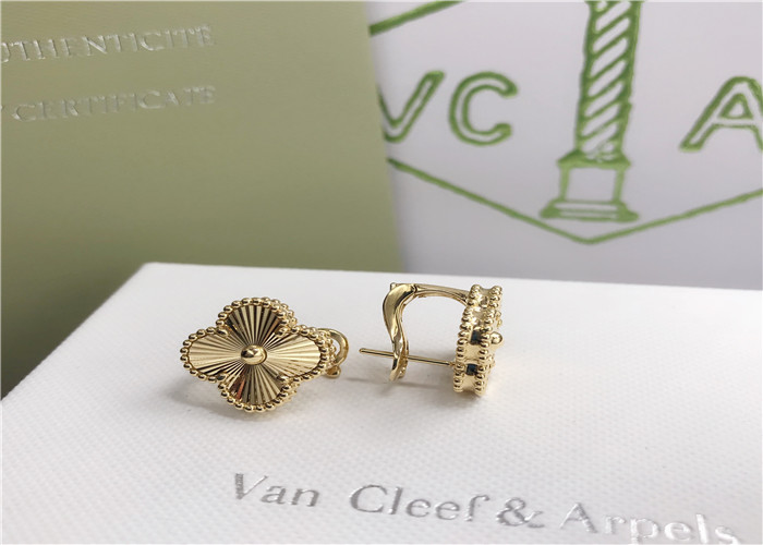 Quality Vintage 18K Gold Diamond Earrings , Van Cleef & Arpels Alhambra Earrings VCARP3JL00 for sale