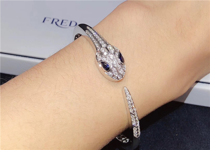 Quality Charming 18K Gold Diamond Jewelry , BVL Serpenti Bangle Bracelet With Blue Sapphire Eyes for sale