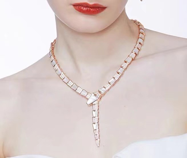 Quality Real Diamond Serpenti Viper Necklace 18K Gold Diamond Necklace for sale