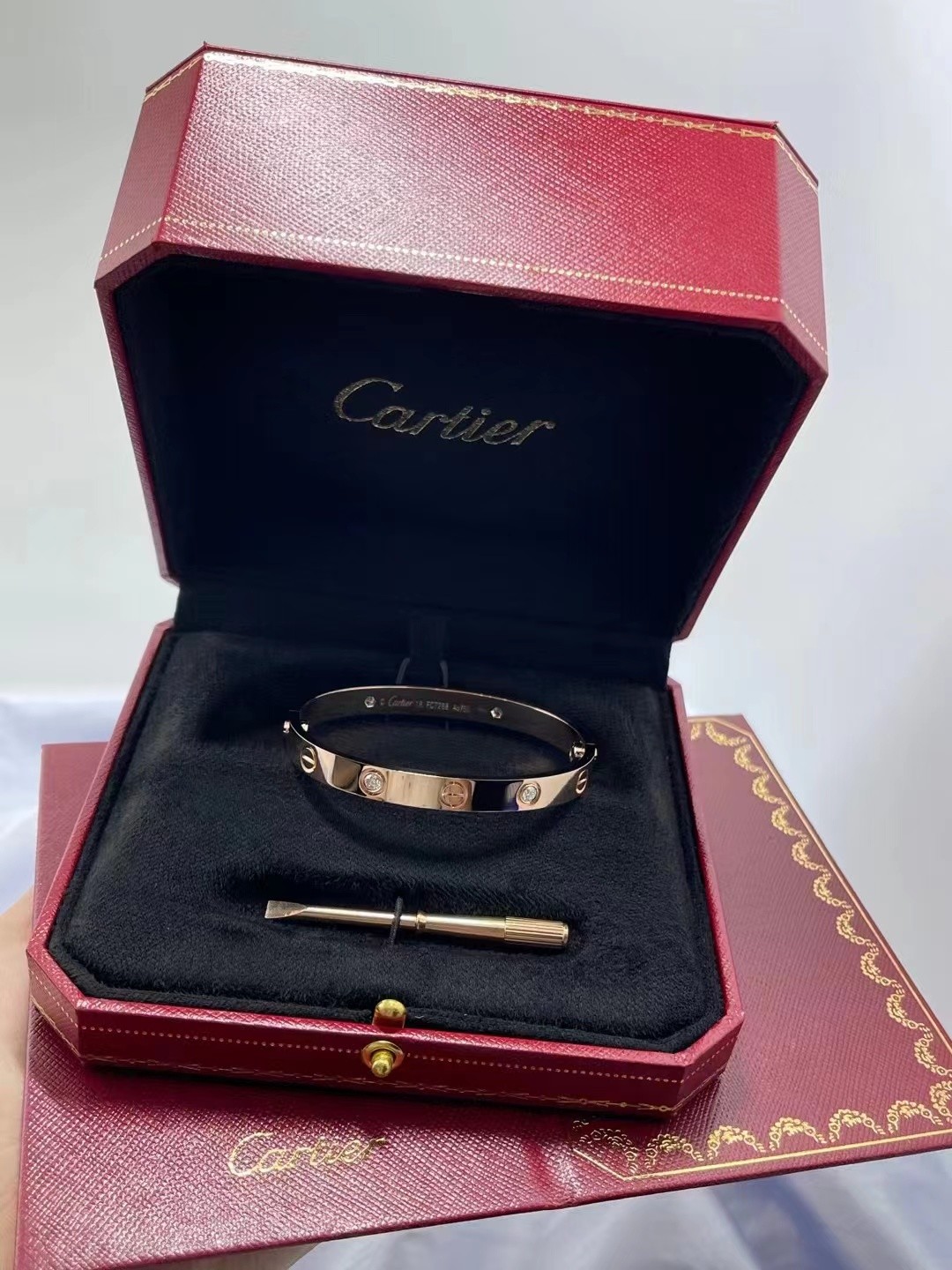 Quality 18K Gold Cartier Love Wedding Band DEF Round Cut VVS Diamond OEM for sale