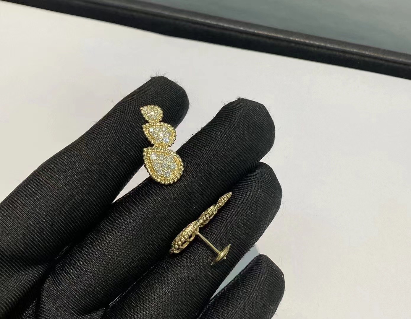 Quality Luxury 18k Gold Diamond Earring 48 Round Diamonds 0.98 Carats 1pcs for sale