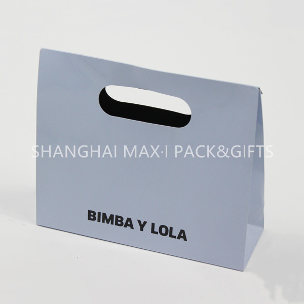 Quality Personalized White Branded Paper Gift Bags With Logo Cutting Handle Envelope Support for sale