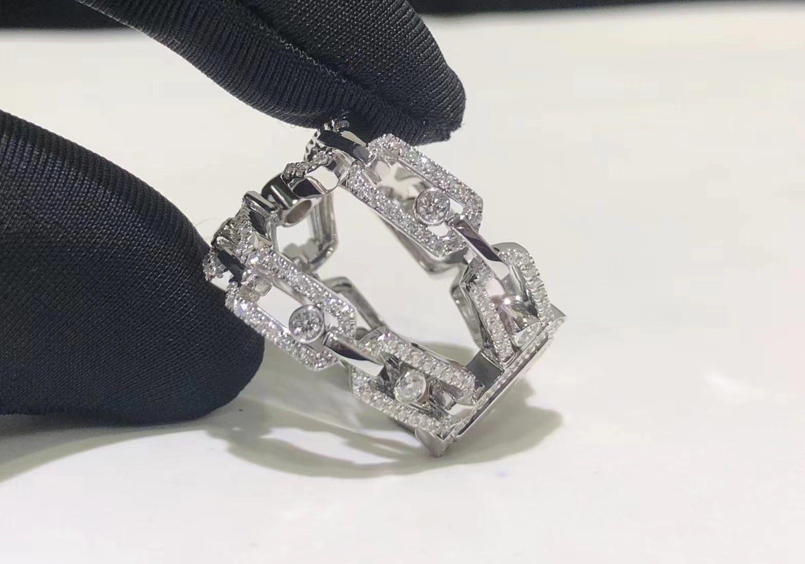 Quality Custom Made Messika 18k White Gold Move Pei Pavé Ring for sale