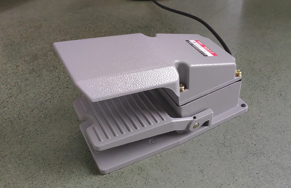 LCD Screen YAG 100mm Mold Laser Welding Machine Movable Platform