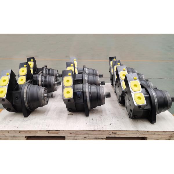 Self Propelled High Passenger Lifting Platformr Hydraulic Piston Motor Easy Maintenance