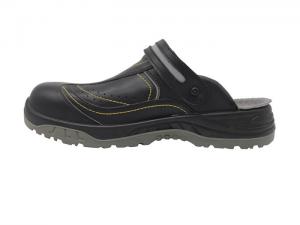 Quality Oil Resistant Black Work Shoes / Black Work Clogs Removable Belt Washable For Farm for sale