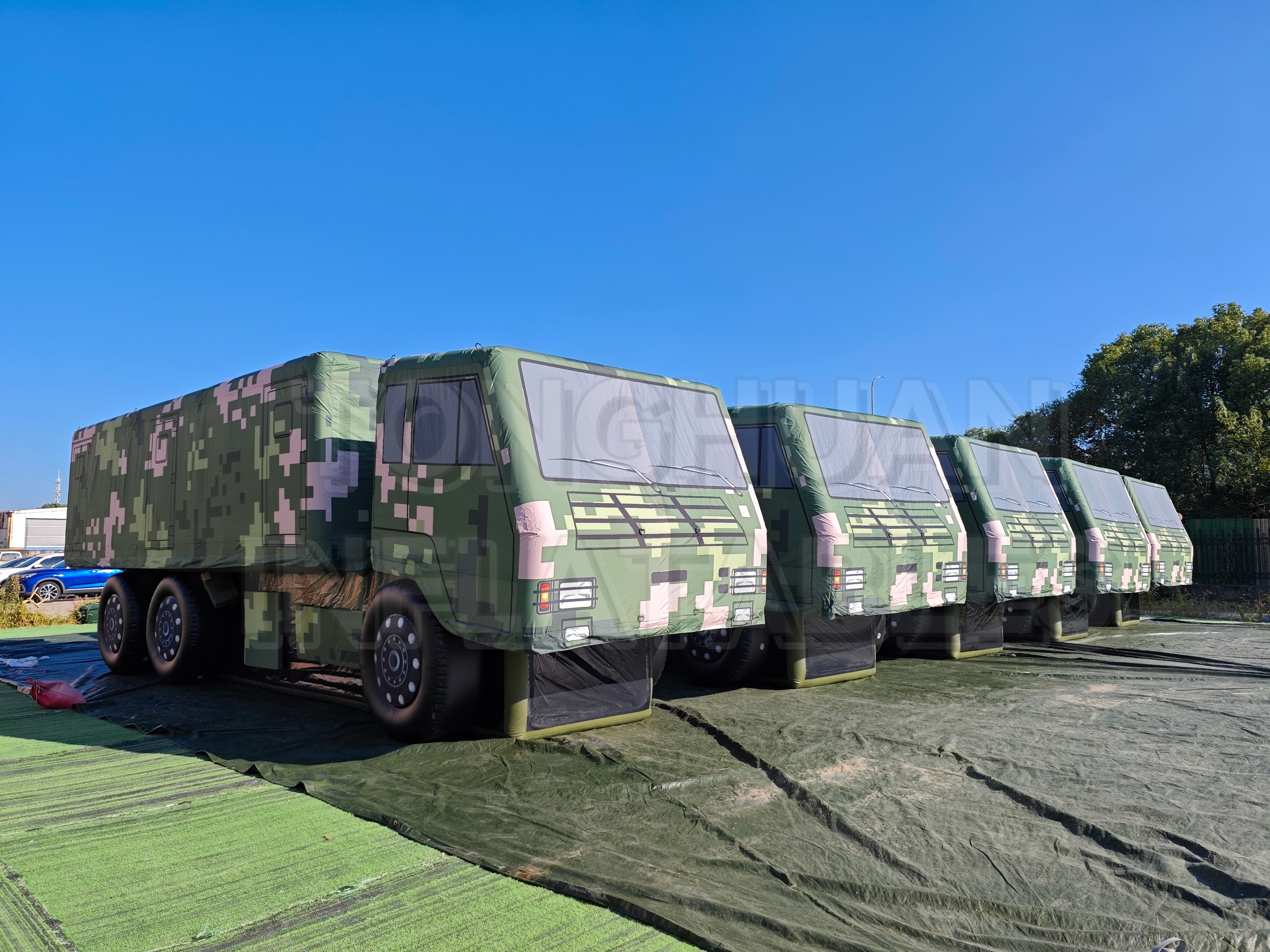 Inflatable Support Vehicle Simulation Model with Custom Size Equipment Cabin Wheel Configuration and Camouflage Artwork for Exhibitions Training