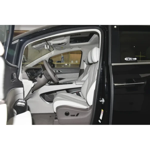 2023 Tengshi D 9 DM-i 970 All Wheel Drive 180km Plug-in Hybrid 7seat MPV with Brown Interior and Maximum Torque of 681Nm