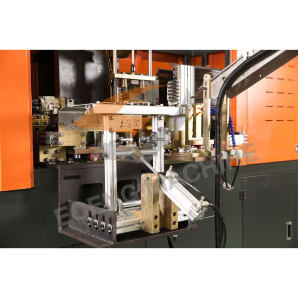 2700 Pcs/H Automatic PET Blowing Machine