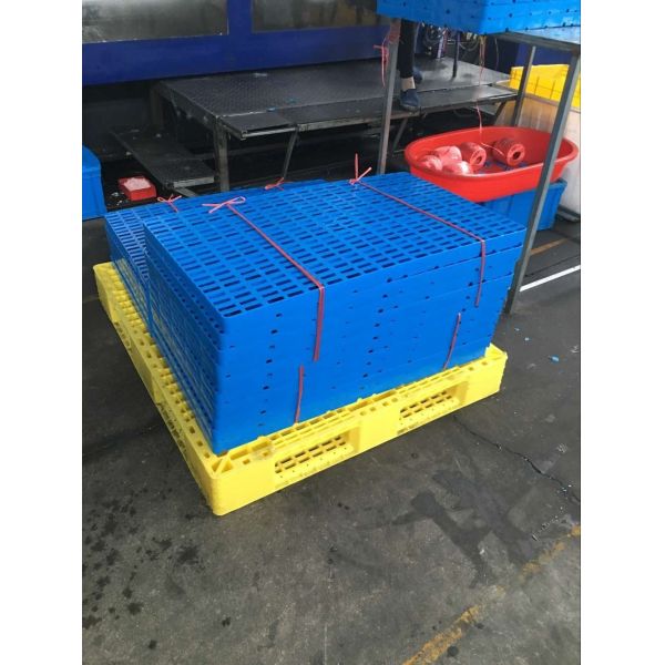 Thin Type Small Size Connected HDPE Plastic Pallets Mat Boards For Warehouse Floor