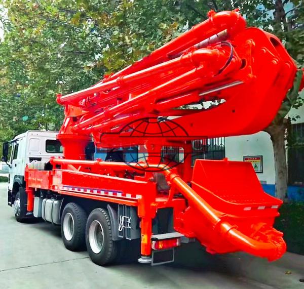 Buy 6x4 HOWO Cement Boom Truck , 37 / 39 Meter Boom Height Cement Pump Truck at wholesale prices