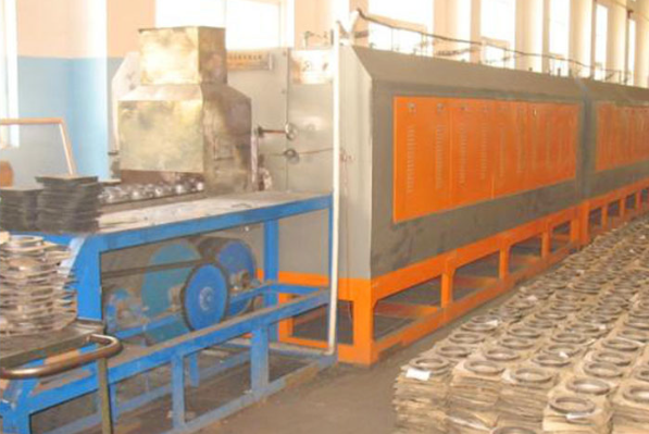 Continuous mesh belt heat treatment furnace equipment factory for automotive and hardware accessories industry