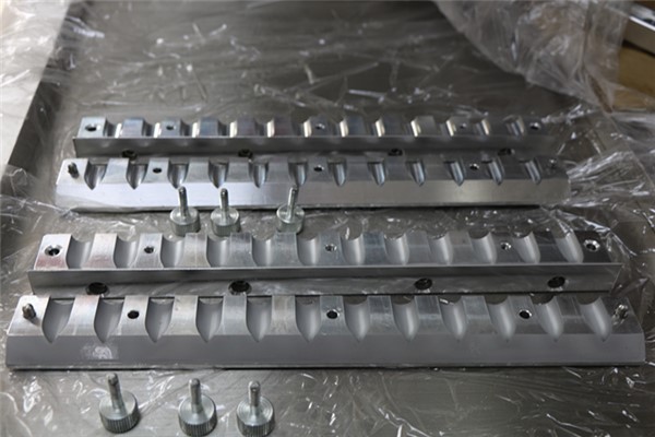 Matte Frosted Birds Beak Custom Lipstick Mold 12 Holes ISO