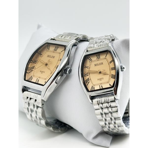 Elegant Analog Quartz Stylish Couple Watch With Stainless Steel Case And Buckle Strap
