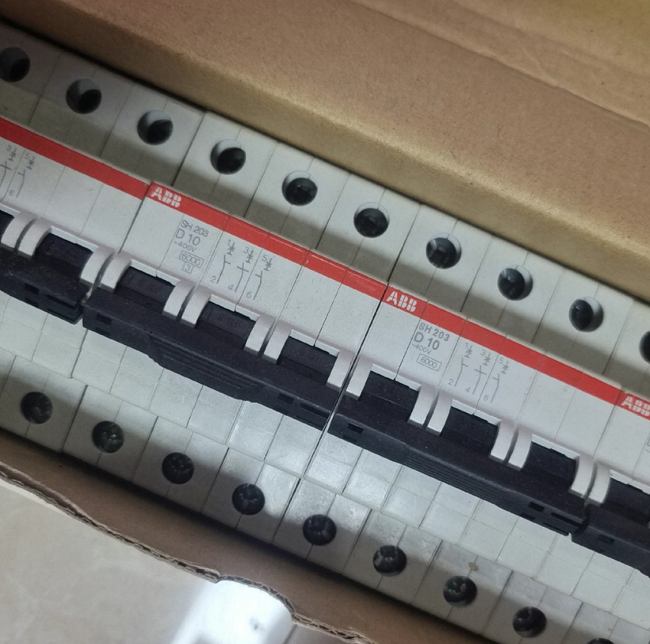 ABB SH201 Miniature Circuit Breaker MCB with 10 kA Breaking Capacity Compact 18mm Width and IEC/EN 60898-1 Compliant