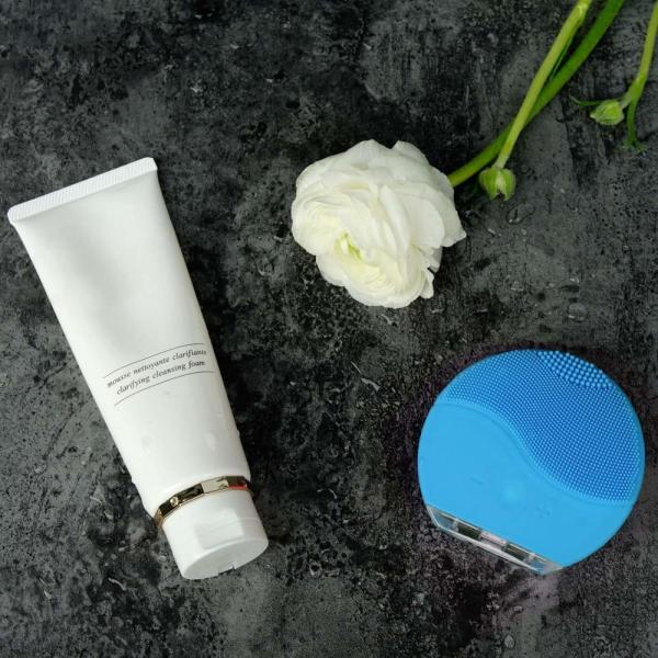 LUNA mini 2 Facial Cleansing Brush, Gentle Exfoliation and Sonic Cleansing for All Skin
