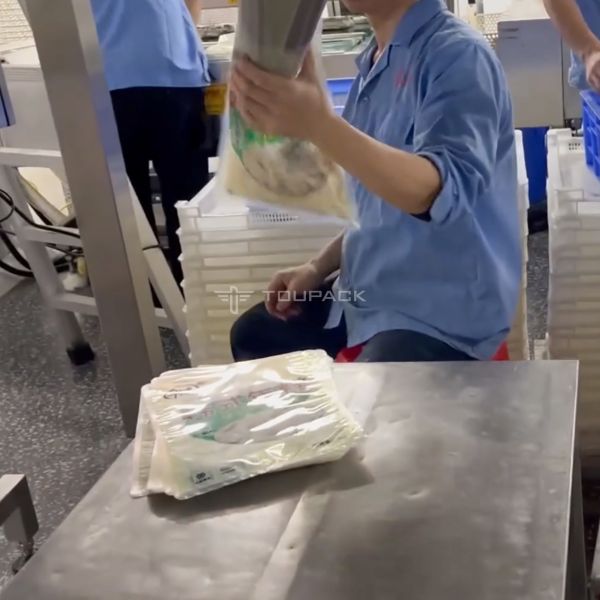 Korean Rice Cake Automatic Weighing Filling Machine Vertical 3 Side Seal Vacuum Package