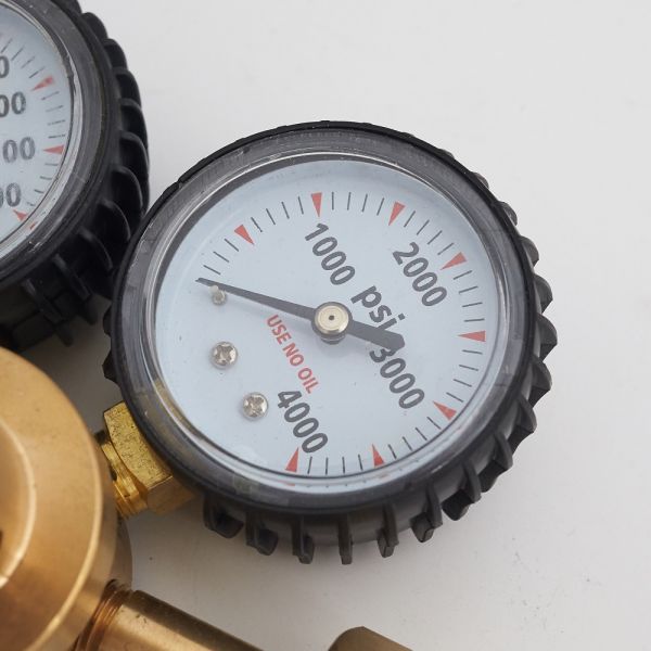 Secure Carbon Dioxide Welding Regulator with Safety Structure and Voltage Regulation