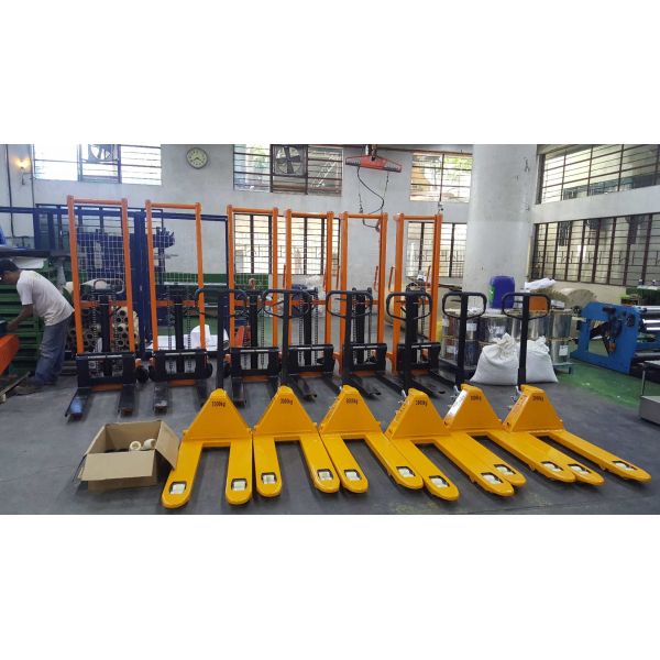 Factory direct sell Manual Stacker with the load capacity of 1T
