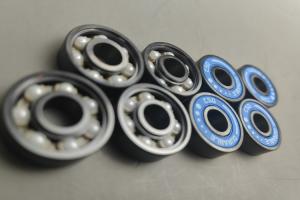 China Roller Skating 608 Ceramic Bearings With Color Rubber Seal No Lubrication Peek Cage on sale