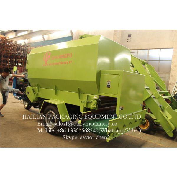Green Dairy Farm Feedstuff Spreading Machine , Feedstuff Spreader For Feed Throwing