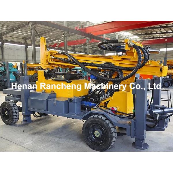 Wheel Mounted Water Borehole Drilling Machine 260m Depth 70KW Diesel Engine