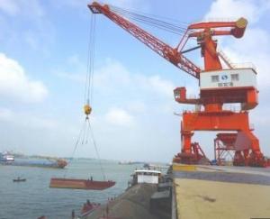 China 3.2m~6.0m span Portal Grab Crane Shipyard Port Cranes For Bulk Commodities on sale