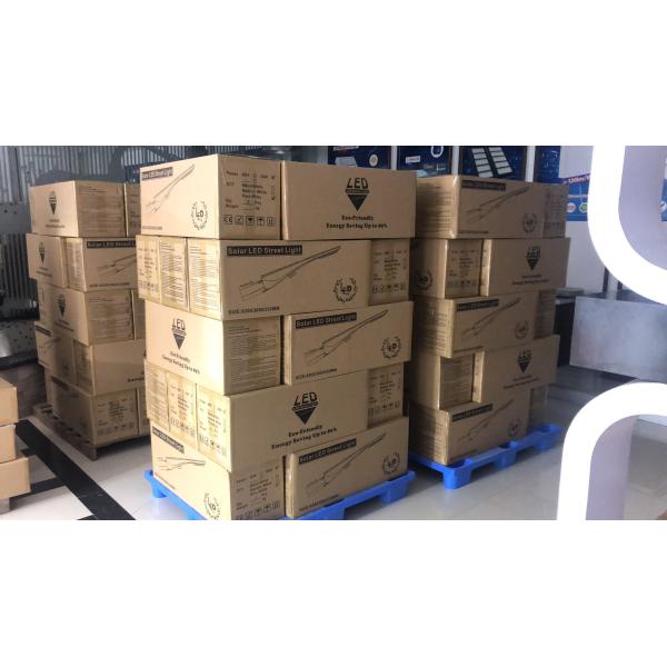 Smart Control Solar Powered Street Lights All In One Wireless Installation