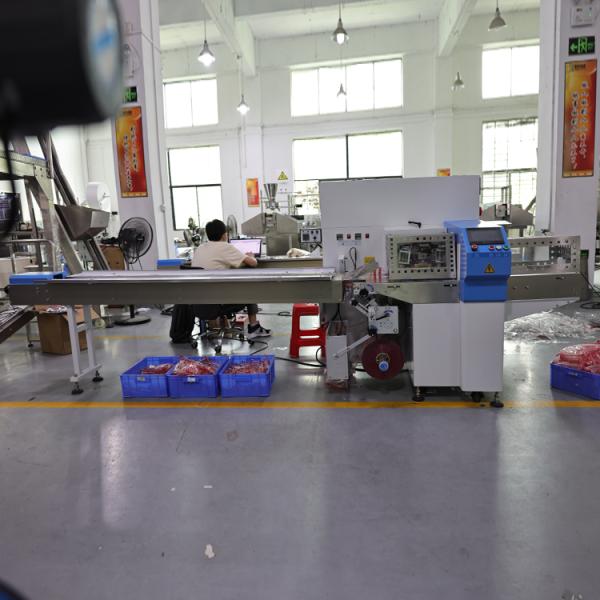 Fully Automatic Pillow Type Packaging Machine For Food Bread Candy Hardware