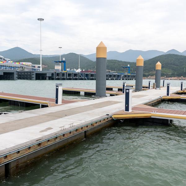 Silver Aluminum Floating Dock Pontoon With Mooring Cleats And WPC Decking Durability For LLDPE Floaters