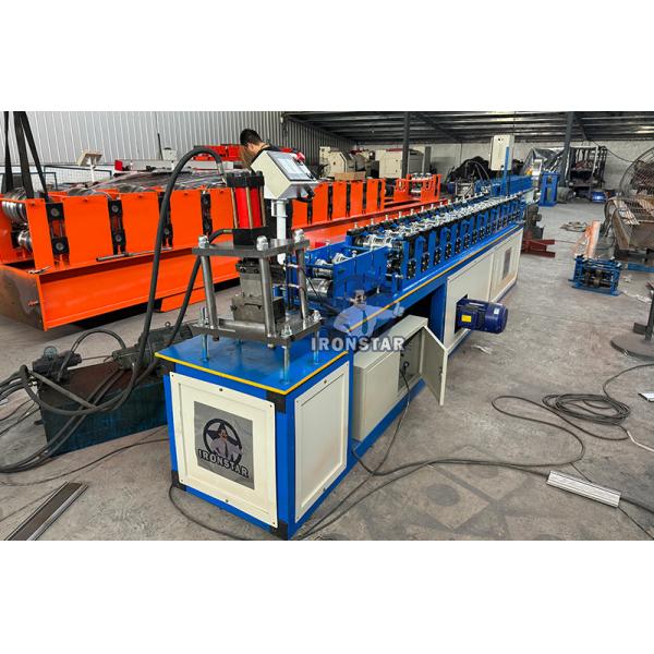 102mm rolling shutter door roll forming machine with 150mm width material in Dominican