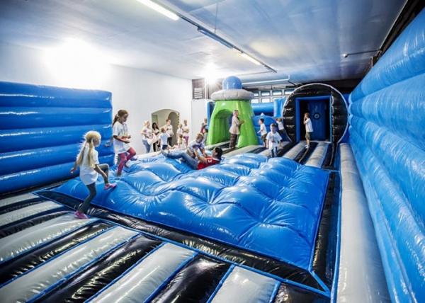 Blue PVC Indoor Kids Long 29m Inflatable Amusement Park