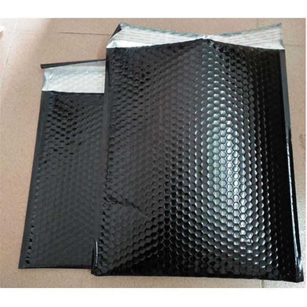 Durable Black Metallic Bubble Mailers Biodegradable Waterproof For Shipping