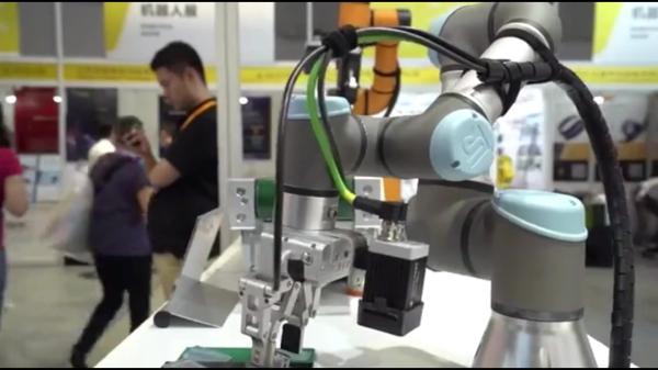 AI Smart Robot Small Lift UR5 Easy to Use Collaborative Universal Robot Grinding