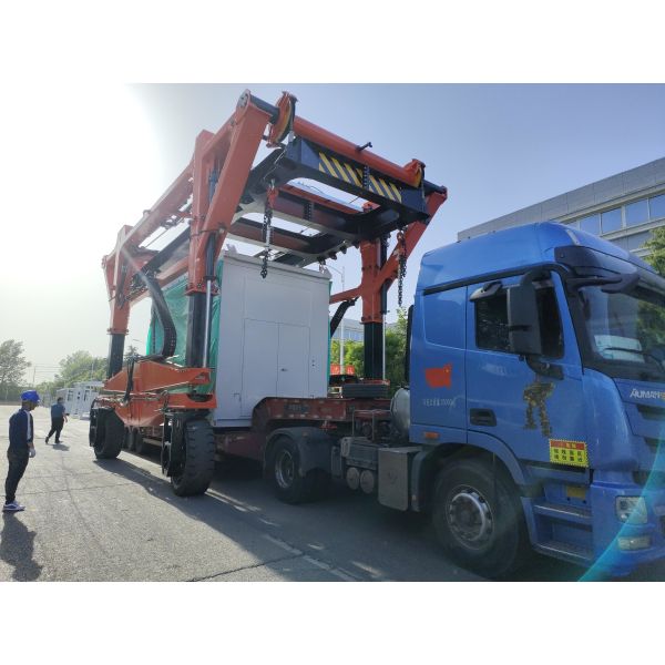 Mobile Electric Straddle Carrier Manufacturer With 164kwh Lithium Iron Phosphate Battery