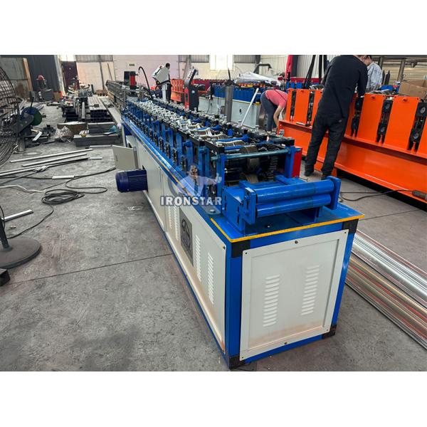 102mm rolling shutter door roll forming machine with 150mm width material in Dominican