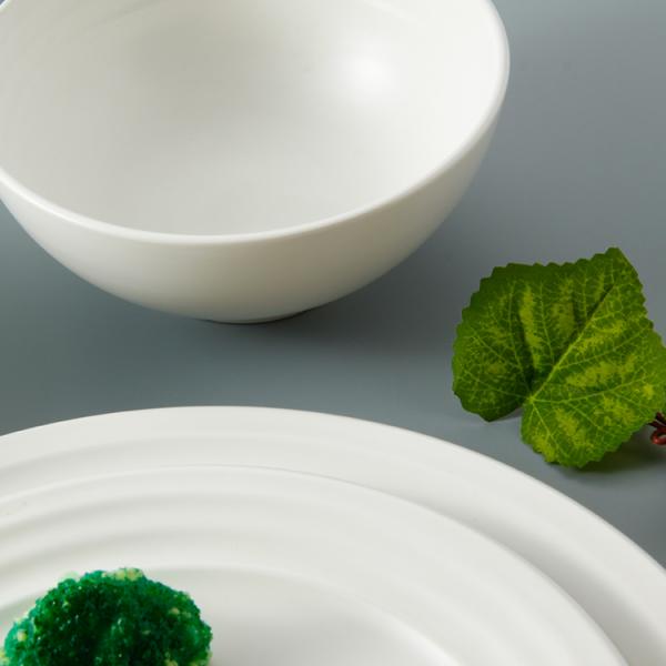 FDA Ceramic Embossed Round Dinnerware Sets For Five Star Hotel