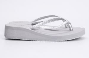Quality White Thick Sole Flip Flops , Womens Heeled Flip Flops PVC Upper Material for sale