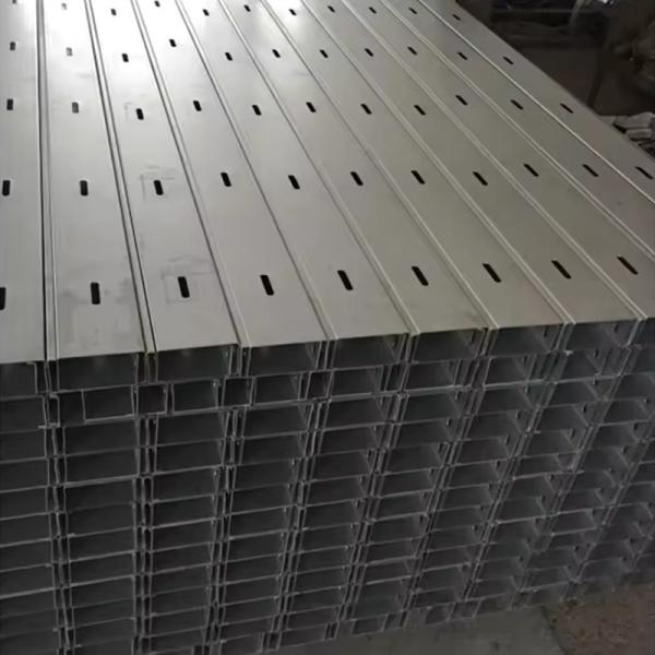Customizable Medium Duty Trough Wall Mounted Cable Tray For Wiring Organization