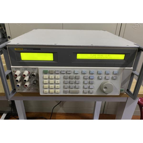 Portable RS-232 Multi Function Calibrator Bench Multimeters Fluke 5520A