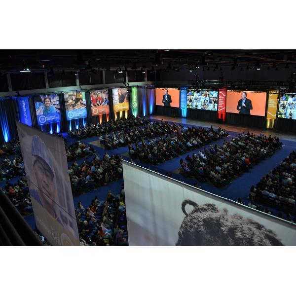 Panel Indoor Led Video Wall For Virtual Production Car Sales Store P2 320x160mm