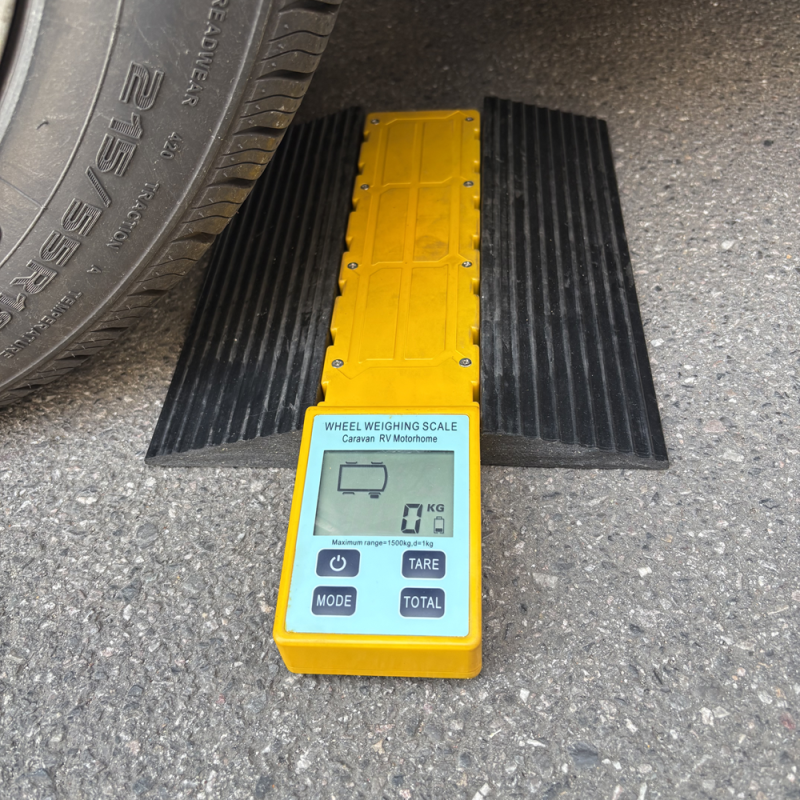 Multi Functional WiFi Connected Smart Scale Providing Comprehensive Body Composition Analysis and Seamless Data Sharing