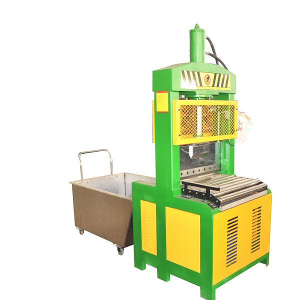 Rubber cutting machine interior