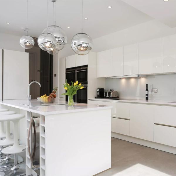 Luxurious High End Kitchen Cabinet Set with Fine Workmanship and Wooden Shaker Design