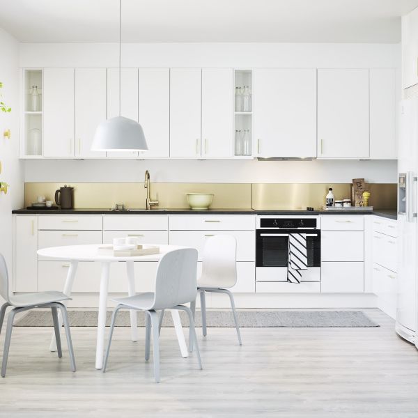 Luxurious High End Kitchen Cabinet Set with Fine Workmanship and Wooden Shaker Design