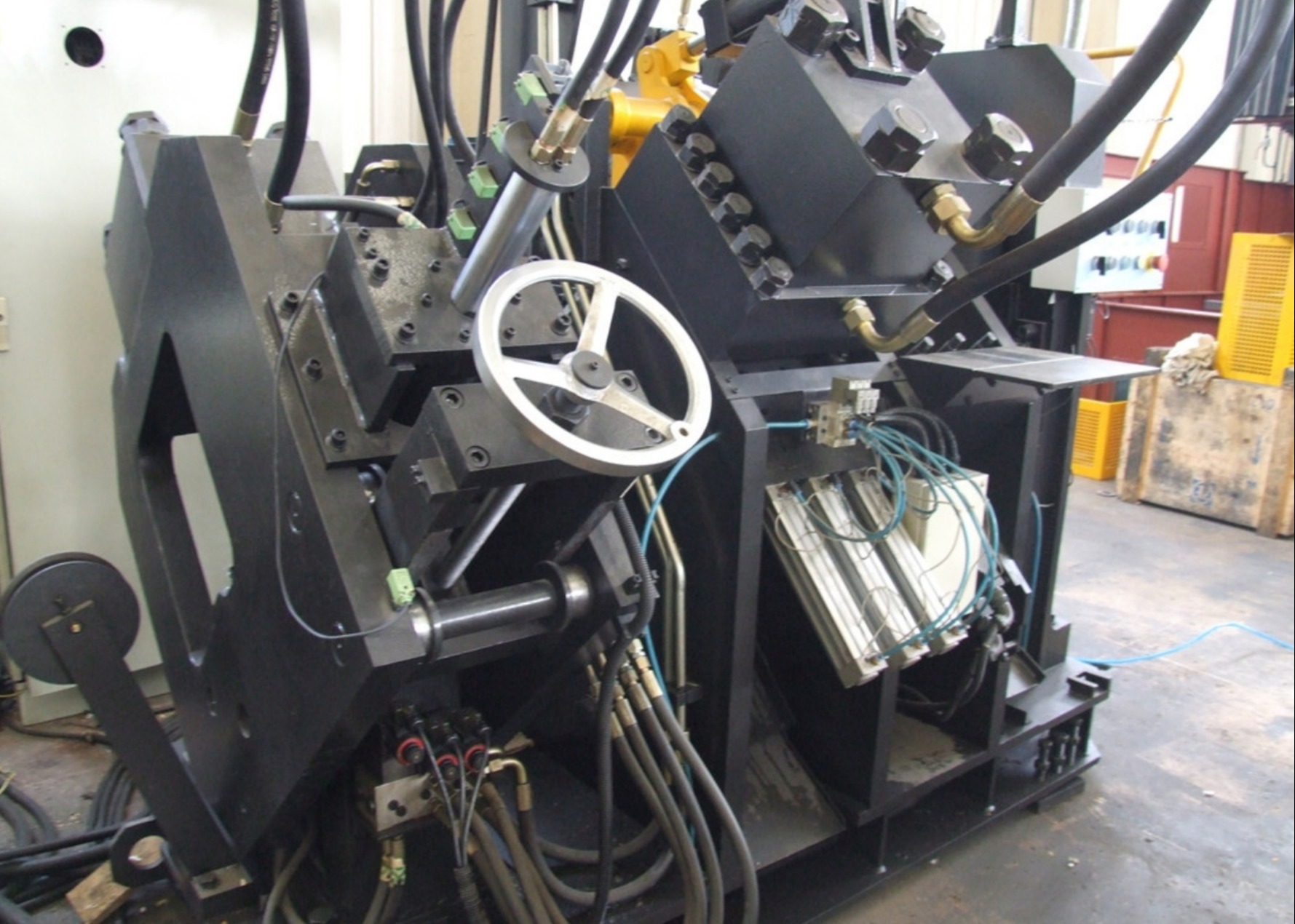 1000KN Cutting Force CNC Punching And Shearing Equipment Line ∟40×40×3~∟100×100×10mm Angle Size